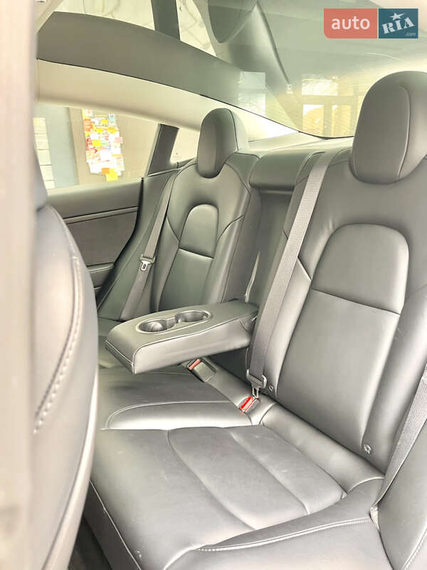 Седан Tesla Model 3 2020 в Івано-Франківську
