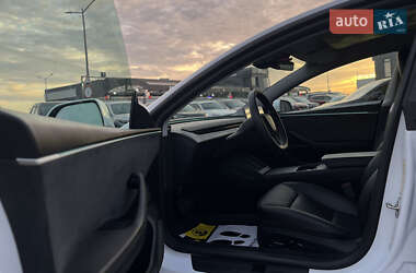 Седан Tesla Model 3 2024 в Мукачево