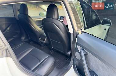 Седан Tesla Model 3 2022 в Черкассах