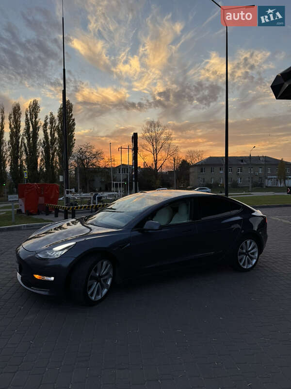 Седан Tesla Model 3 2020 в Харкові