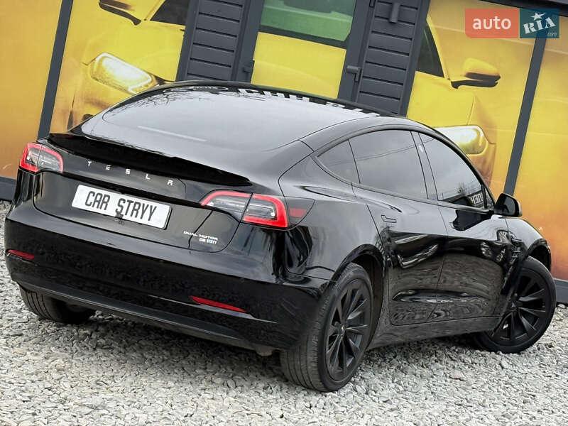 Седан Tesla Model 3 2022 в Стрию