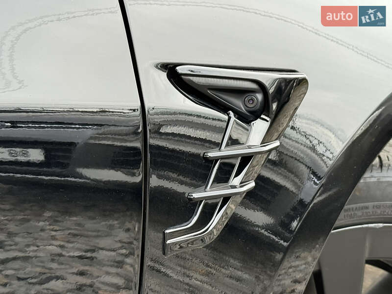 Седан Tesla Model 3 2022 в Стрию