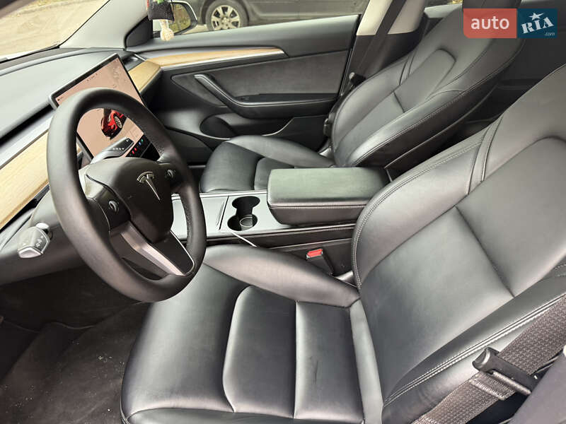 Седан Tesla Model 3 2022 в Киеве