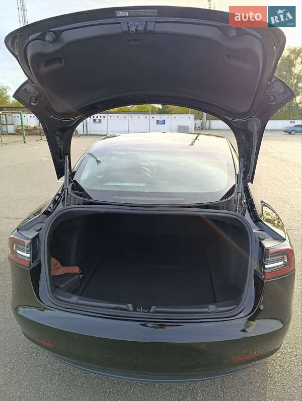 Седан Tesla Model 3 2019 в Києві