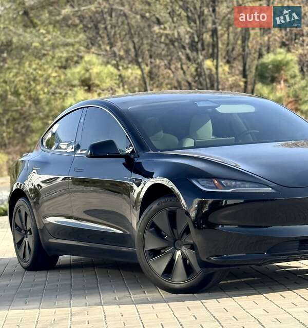 Седан Tesla Model 3 2024 в Днепре