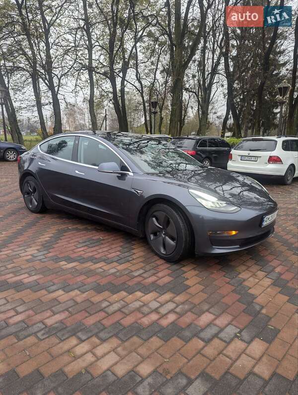 Седан Tesla Model 3 2019 в Звягелі