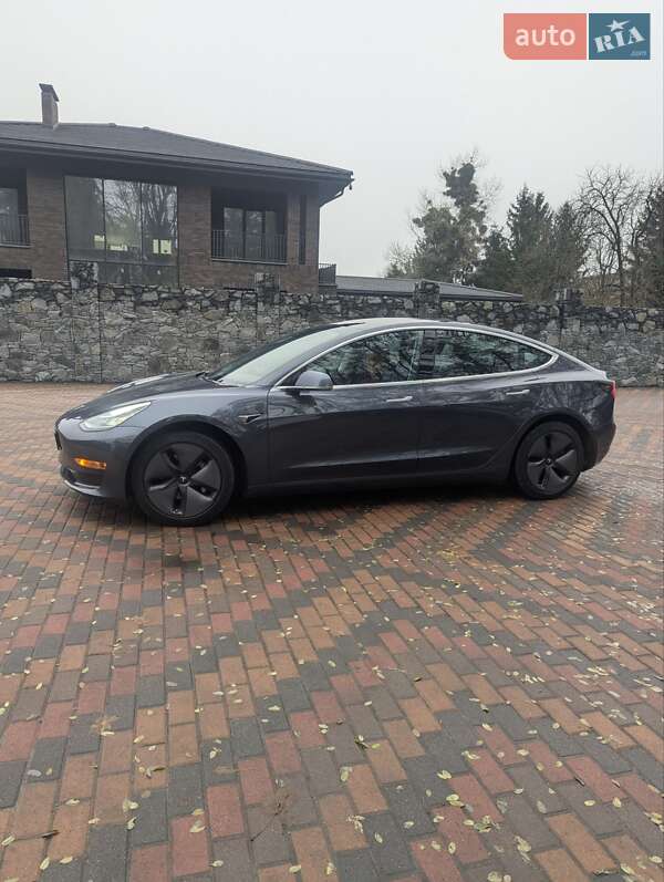 Седан Tesla Model 3 2019 в Звягелі