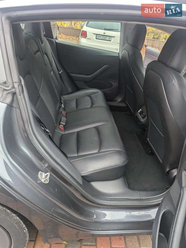 Седан Tesla Model 3 2019 в Звягелі
