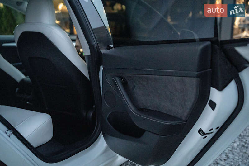 Седан Tesla Model 3 2023 в Чернівцях фото 37 Седан Tesla Model 3 2023 в Чернівцях