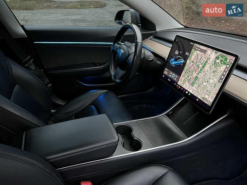 Седан Tesla Model 3 2018 в Харькове