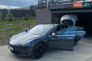 Седан Tesla Model 3 2019 в Чернівцях