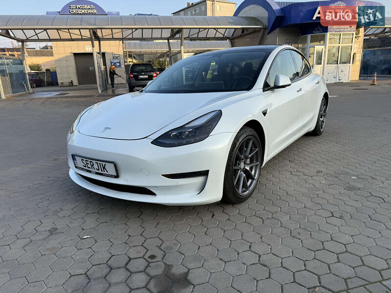 Седан Tesla Model 3 2022 в Луцьку