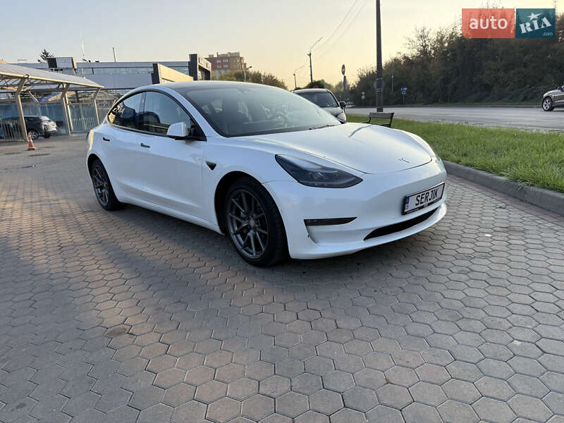 Седан Tesla Model 3 2022 в Луцьку
