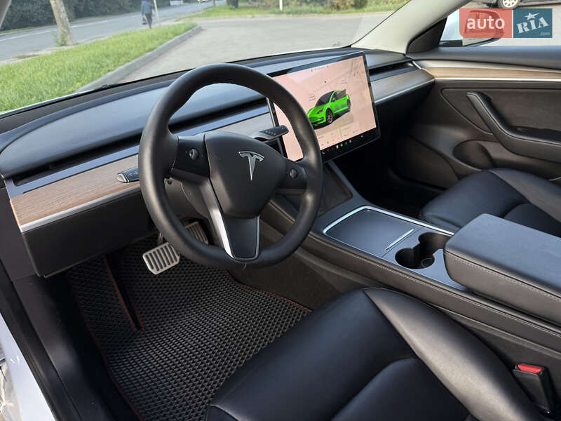 Седан Tesla Model 3 2022 в Луцьку