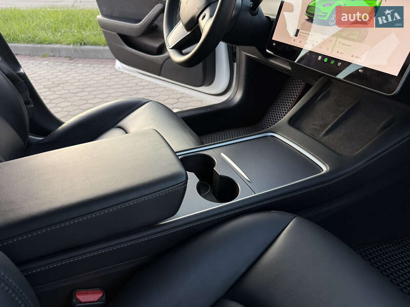 Седан Tesla Model 3 2022 в Луцьку