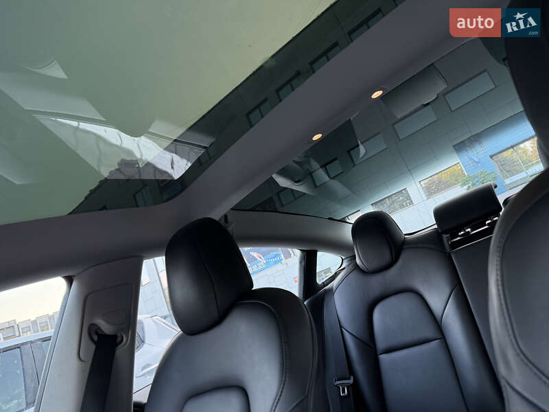 Седан Tesla Model 3 2022 в Луцьку