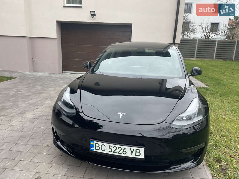 Седан Tesla Model 3 2021 в Львове