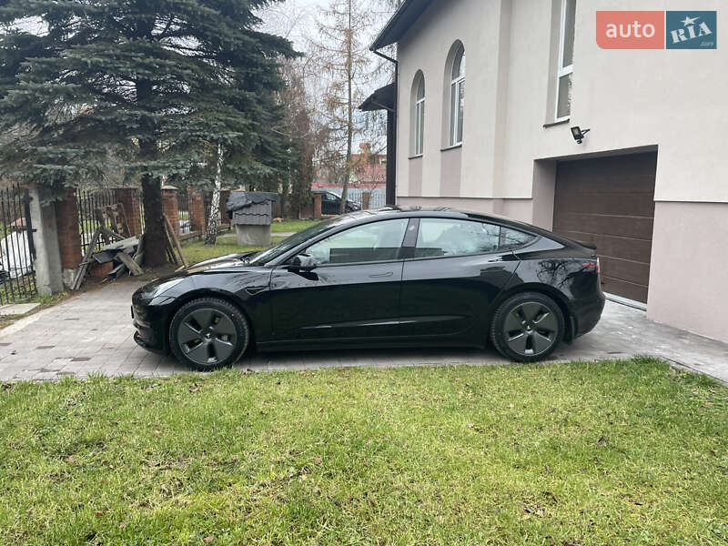 Седан Tesla Model 3 2021 в Львове