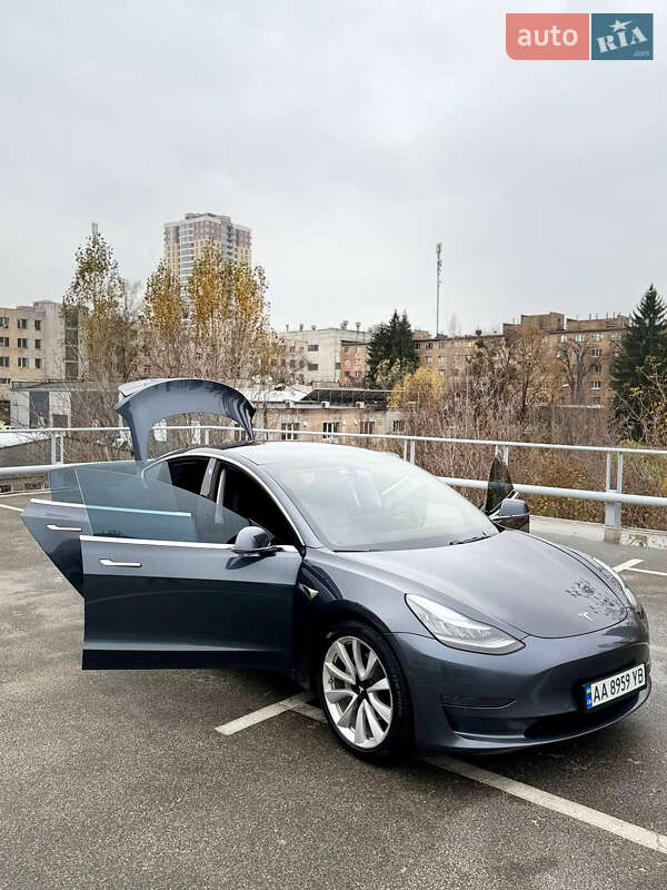 Седан Tesla Model 3 2019 в Киеве