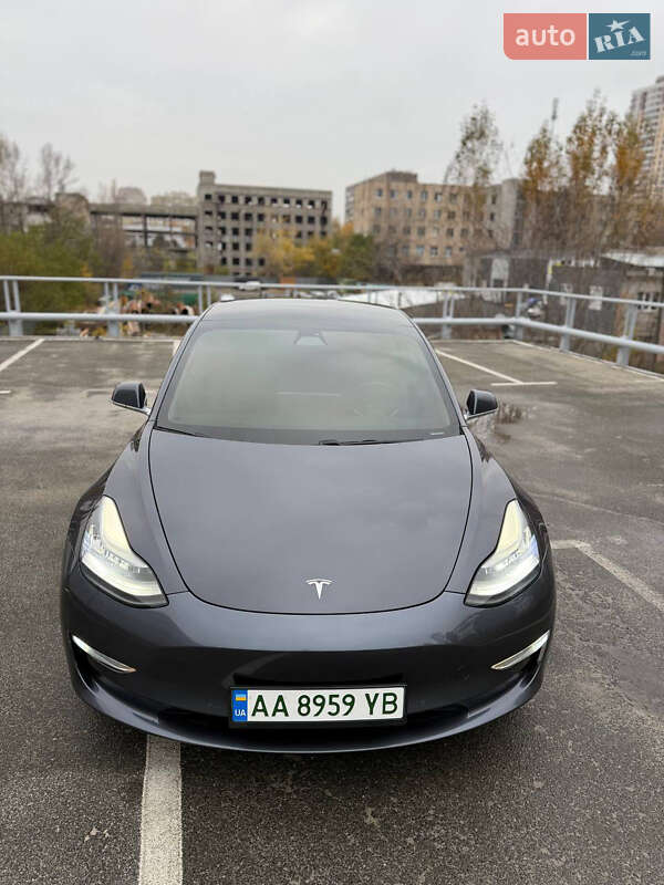 Седан Tesla Model 3 2019 в Киеве
