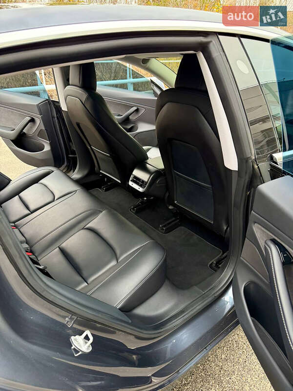 Седан Tesla Model 3 2019 в Киеве