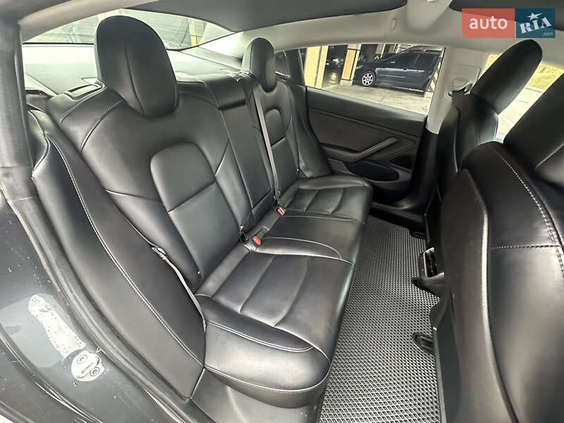 Седан Tesla Model 3 2018 в Киеве