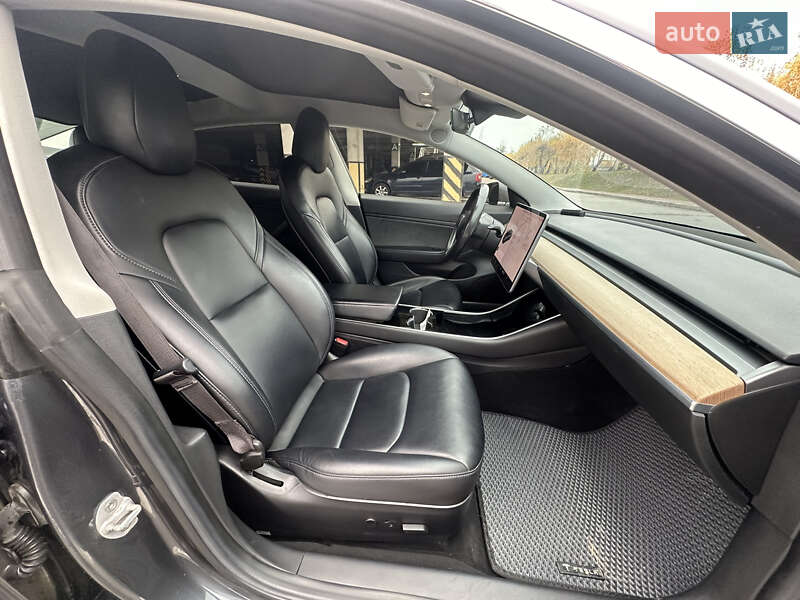 Седан Tesla Model 3 2018 в Киеве