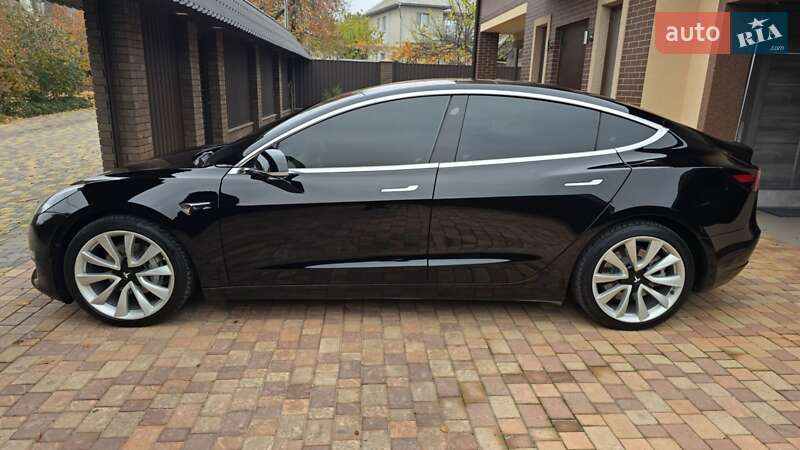 Седан Tesla Model 3 2018 в Запоріжжі