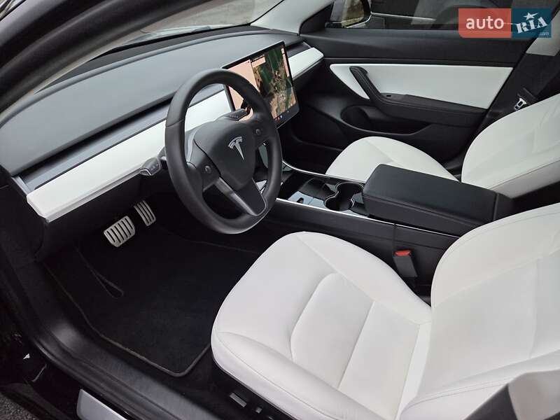 Седан Tesla Model 3 2020 в Києві