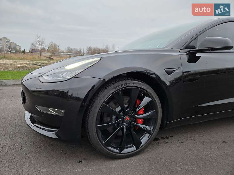 Седан Tesla Model 3 2020 в Києві