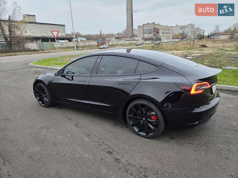 Седан Tesla Model 3 2020 в Києві