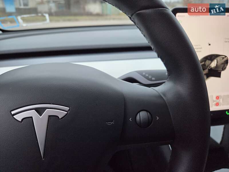 Седан Tesla Model 3 2020 в Києві