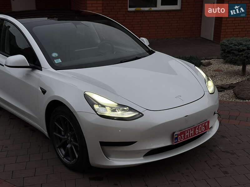 Седан Tesla Model 3 2021 в Луцьку