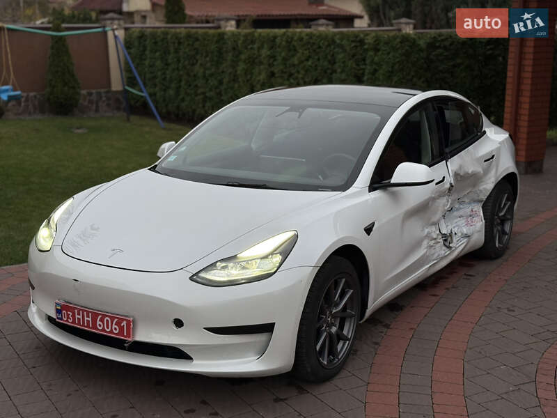 Седан Tesla Model 3 2021 в Луцьку