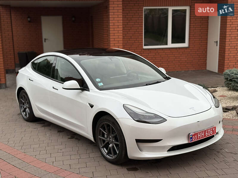Седан Tesla Model 3 2021 в Луцьку