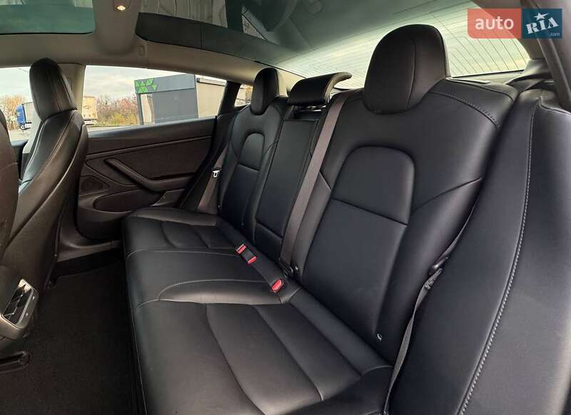 Седан Tesla Model 3 2018 в Луцьку