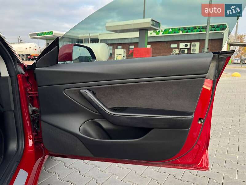 Седан Tesla Model 3 2018 в Луцьку