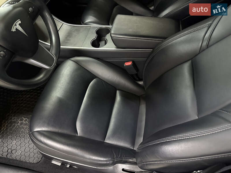 Седан Tesla Model 3 2019 в Львові фото 26 Седан Tesla Model 3 2019 в Львові