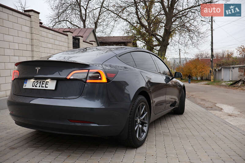 Седан Tesla Model 3 2021 в Дніпрі