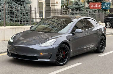 Седан Tesla Model 3 2023 в Києві