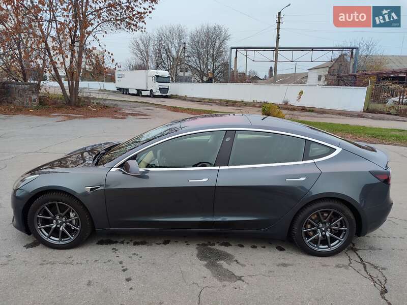 Седан Tesla Model 3 2018 в Сквире