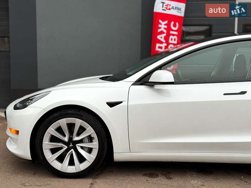 Седан Tesla Model 3 2023 в Києві