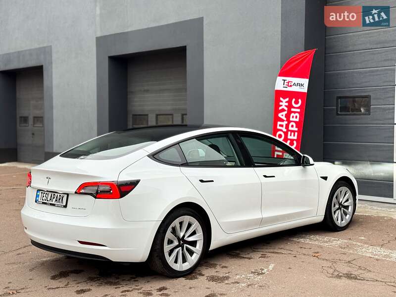Седан Tesla Model 3 2023 в Києві
