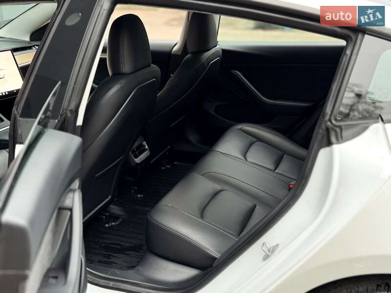 Седан Tesla Model 3 2023 в Києві