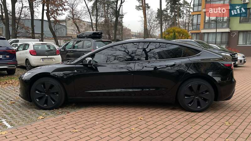 Седан Tesla Model 3 2024 в Києві