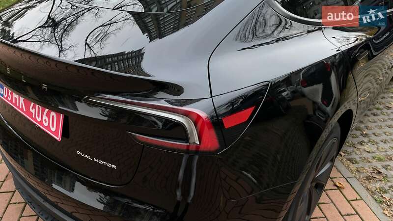 Седан Tesla Model 3 2024 в Києві