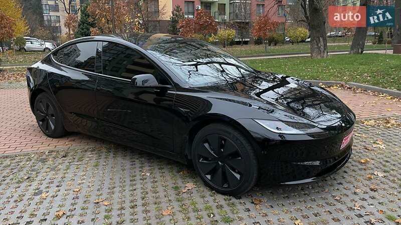 Седан Tesla Model 3 2024 в Києві