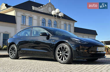 Седан Tesla Model 3 2022 в Мукачево