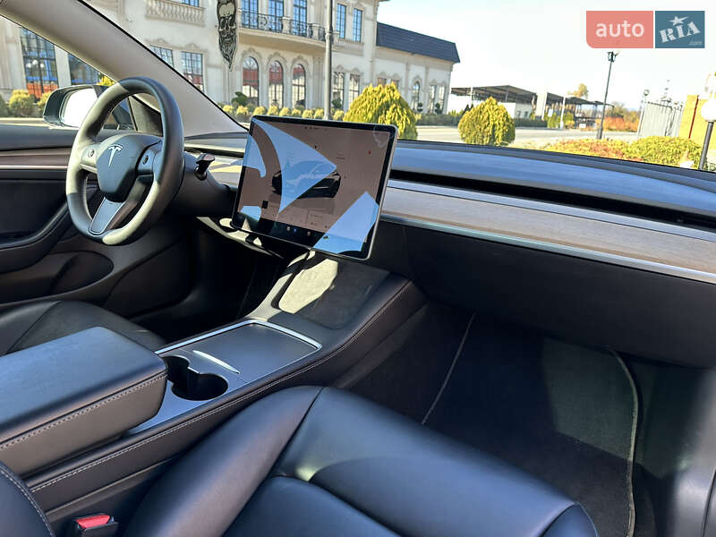 Седан Tesla Model 3 2022 в Мукачево