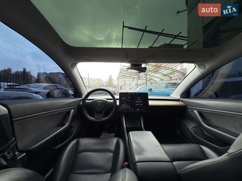 Седан Tesla Model 3 2019 в Одесі